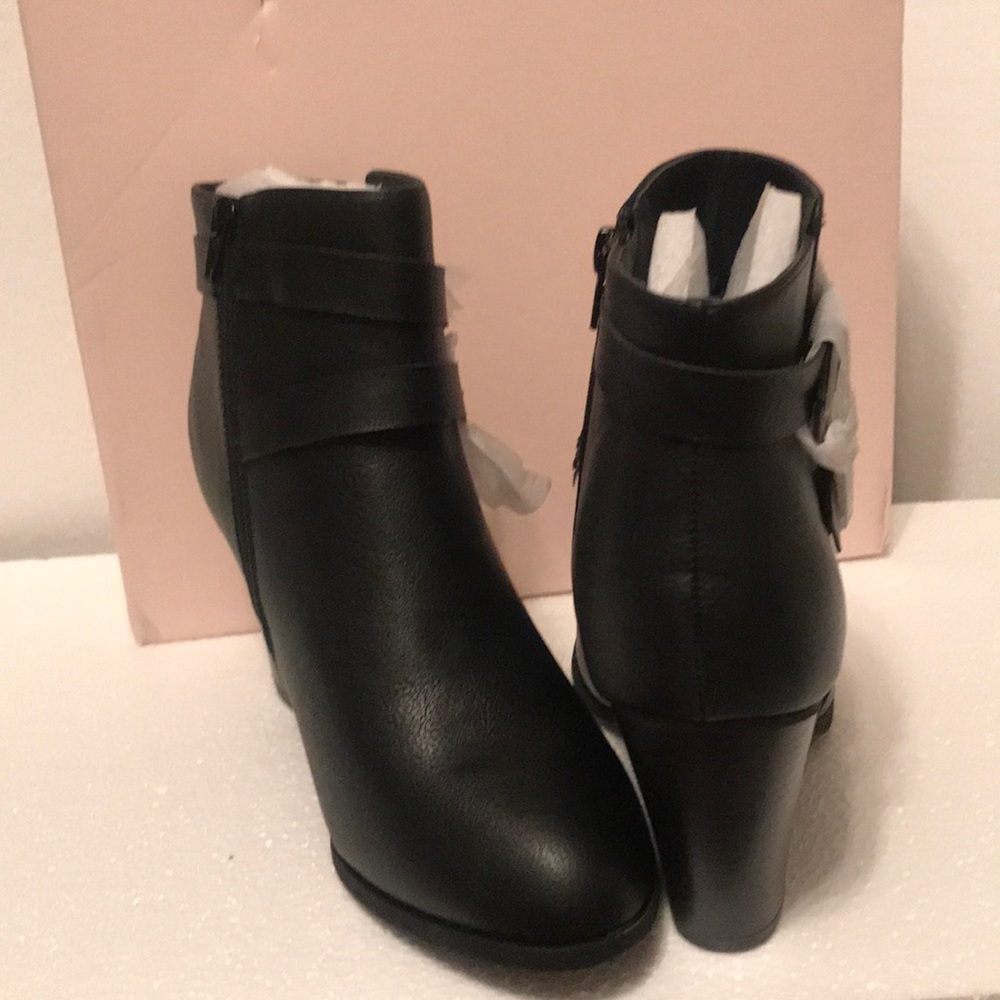 Size 9.5 Justfab black booties!